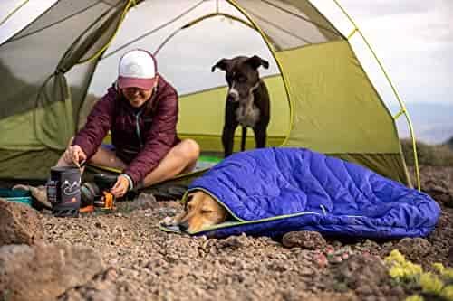 Ruffwear, Highlands Dog Sleeping Bag, Water-Resistant Portable Dog Bed for Outdoor Use, Huckleberry Blue, Medium