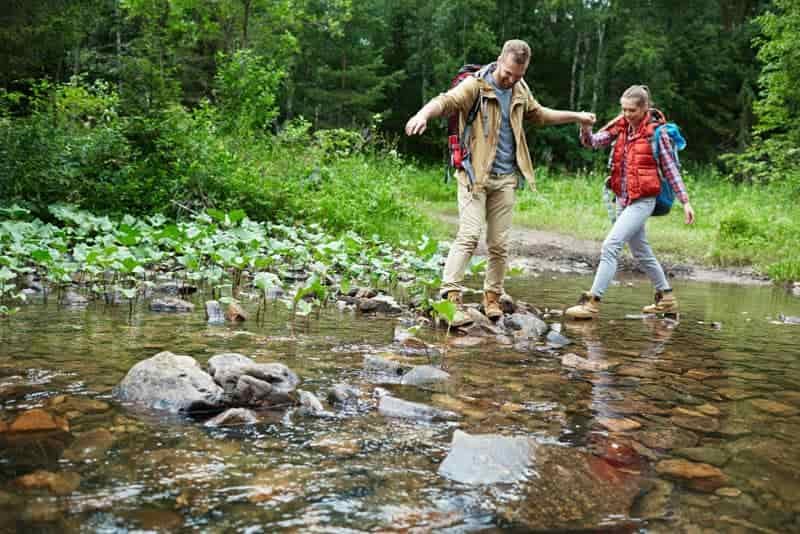 couple hiking date tips