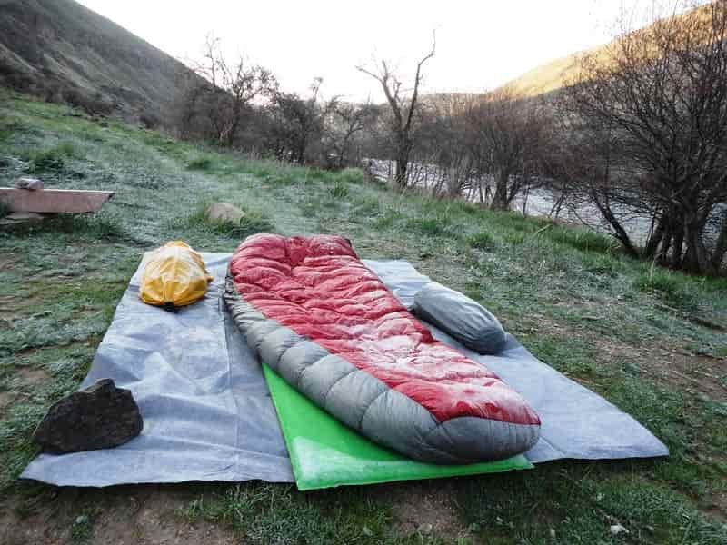are down sleeping bags warmer than synthetic sleeping bags