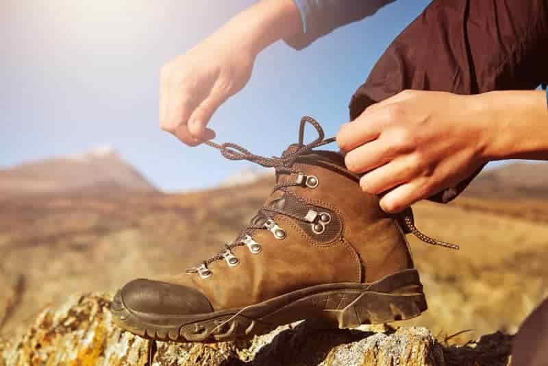 hiking boot laces made with 550 paracord