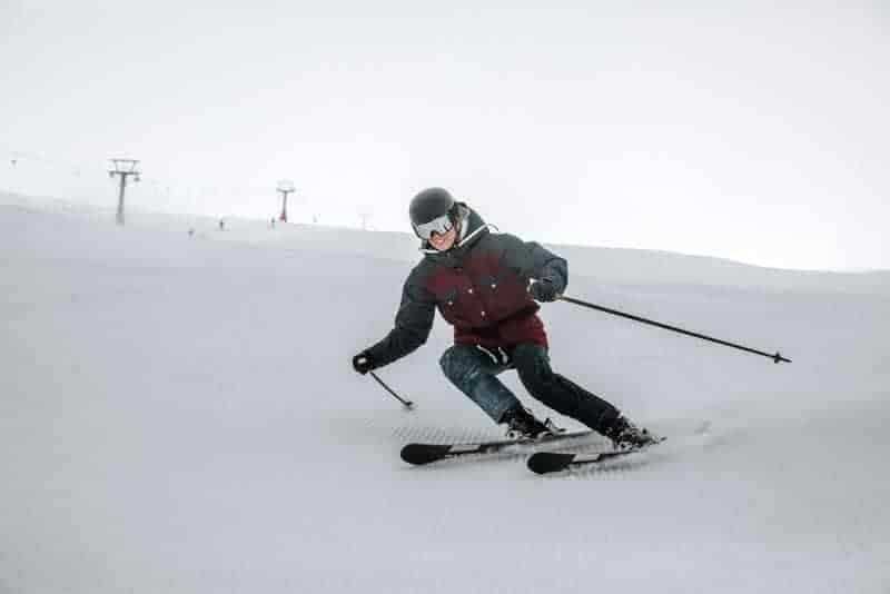 benefits of snow goggles vs ski sunglasses