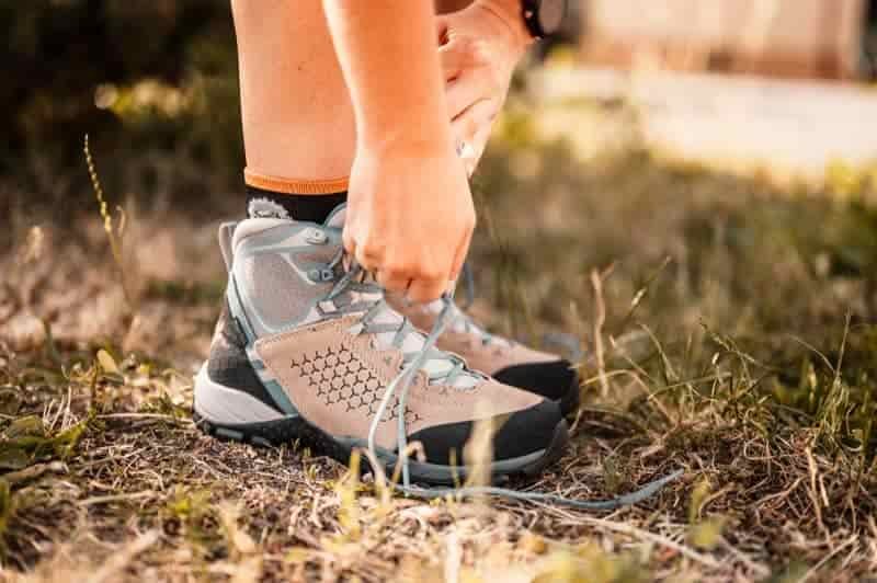 how to test hiking boots for tightness